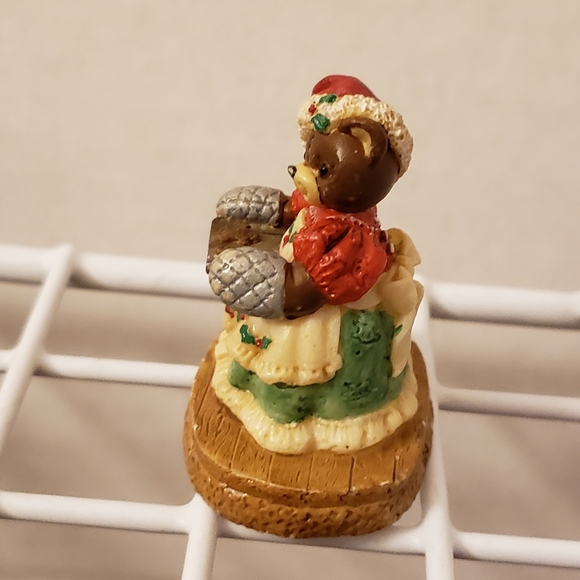 Vintage 1990 Authentic Pennibears Ceramic Figurine - Christmas Bear w/ Cookies - Picture 4 of 7